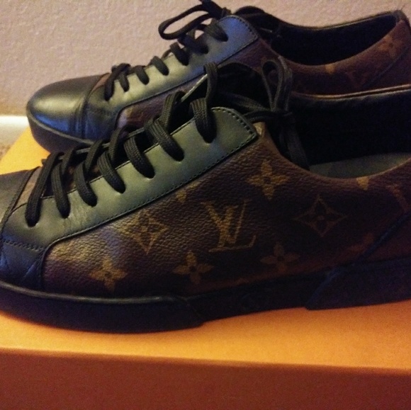 Louis vuitton mens shoe 9.5 - Picture 2 of 3